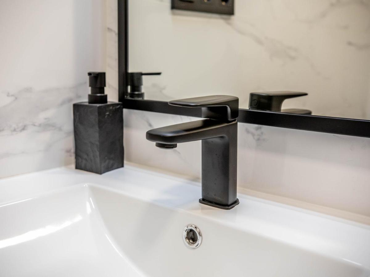 Tuguest Avenida Madrid Apartment Granada Bagian luar foto